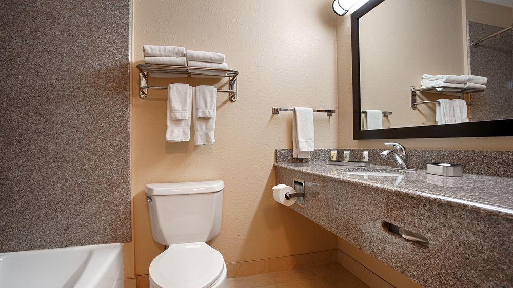 Best Western Plus Kansas City Airport - Kci East Eksteriør bilde