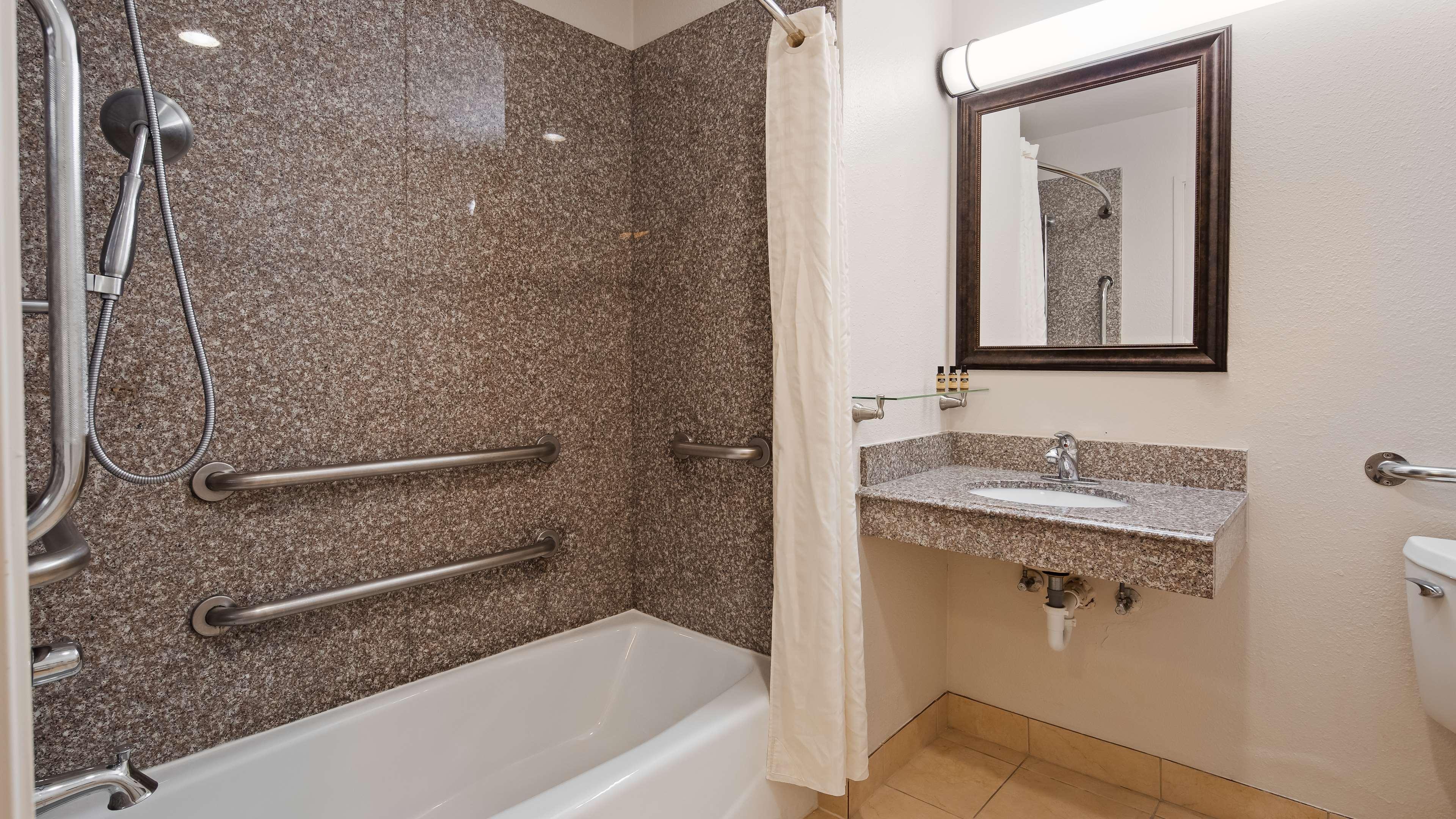 Best Western Plus Kansas City Airport - Kci East Eksteriør bilde