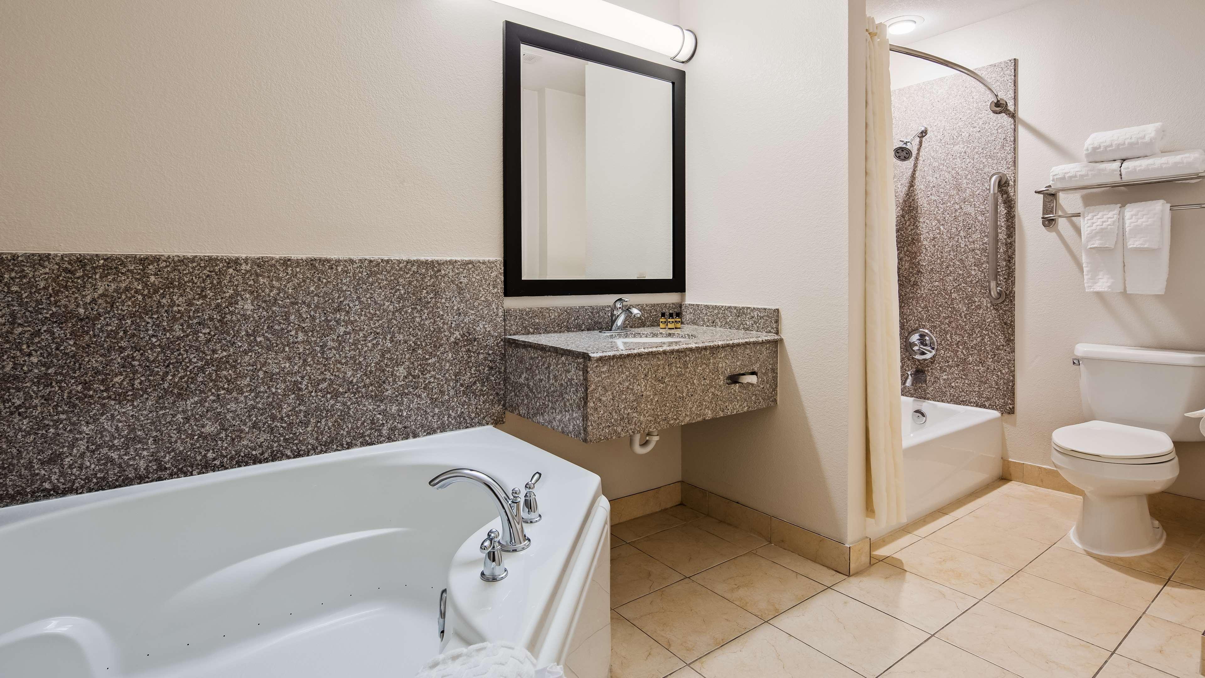 Best Western Plus Kansas City Airport - Kci East Eksteriør bilde